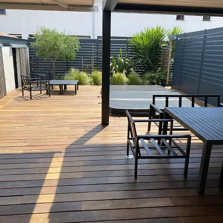 A Avec Une Terrasse Un Spa Et Parking