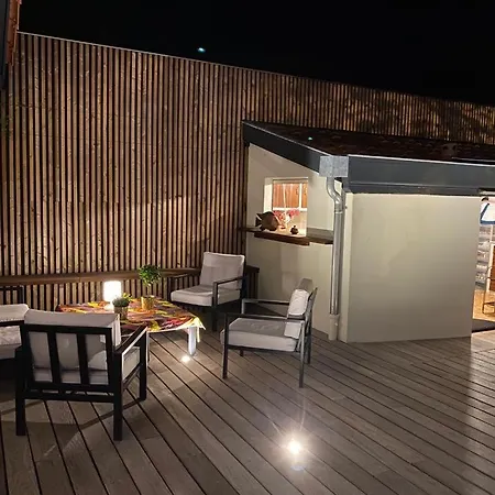 A Avec Une Terrasse Un Spa Et Parking