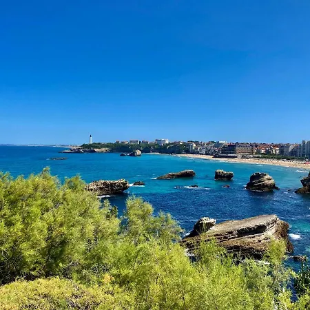 A Avec Une Terrasse Un Spa Et Parking Villa *