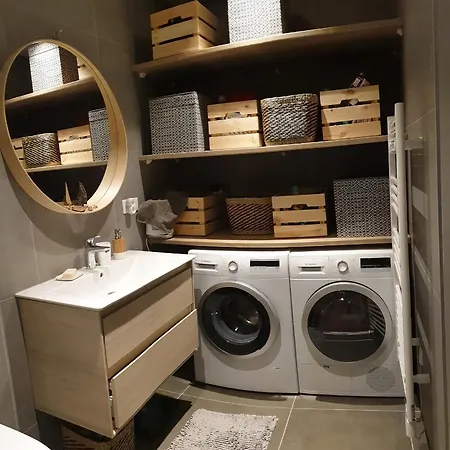 A Avec Une Terrasse Un Spa Et Parking *