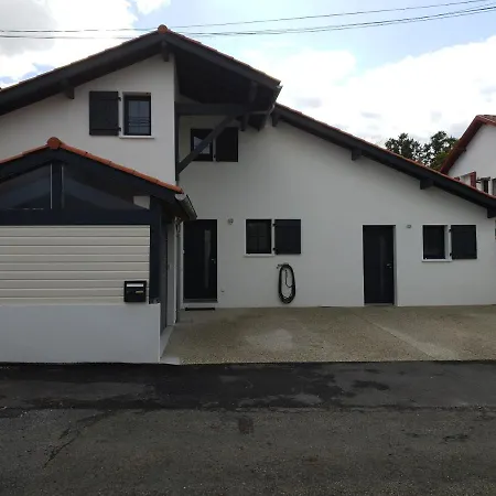 Villa A Avec Une Terrasse Un Spa Et Parking